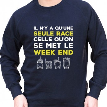 Il y a qu'une seul race celle du Week end – Sweat Crewneck Homme Alcool Tshirt Homme Alcool