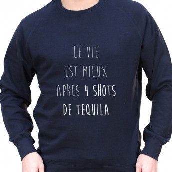 La vie est plus belle apres 4 shot – Sweat Crewneck Homme Alcool Tshirt Homme Alcool